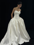 Timeless White Ball Gown Sweetheart Neck Wedding Dress Satin Elegant Bridal Gown HZ1121