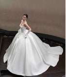 Modest Strapless Luxury Wedding Dresses White Ball Gown Satin Applique Train Bridal Gowns HZ1121
